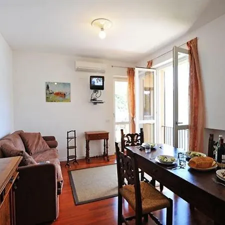 Sleeps 4 Air Con * Menaggio