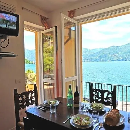 Sleeps 4 Air Con Menaggio